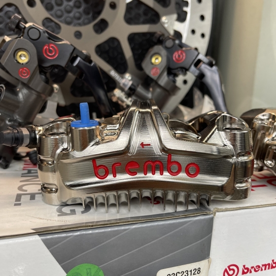 Bán Lẻ Trái Hoặc phải Heo Brembo GP4MS Monobloc nickel chân ốc 108mm chính hãng 